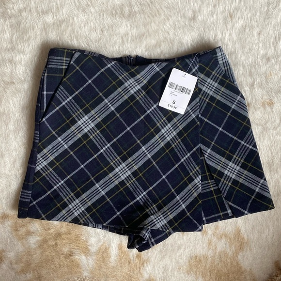 ❌SOLD❌ NWT forever21 Green and navy golf mini plaid skort size small - Picture 2 of 5